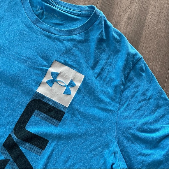 ❄️5 for $15❄️ Men's Under Armour Blue Graphic T - Picture 3 of 5